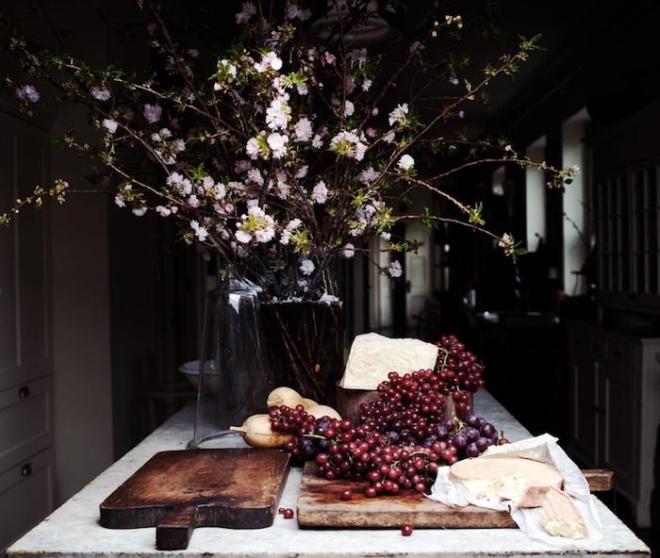 700_roman-williams-grapes