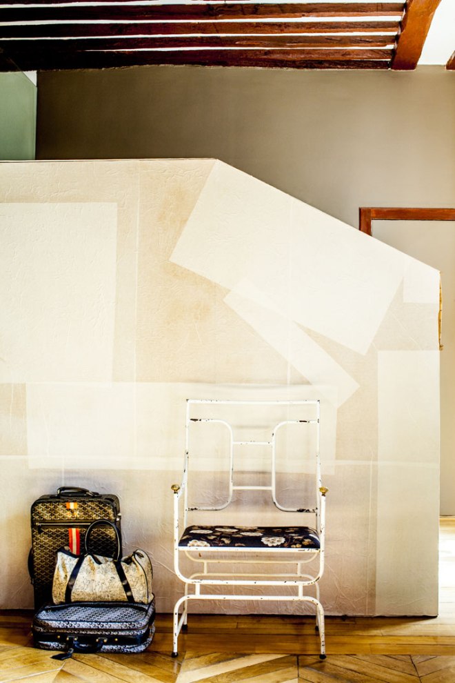 Shinsuke-Kawahara-Whimsical-Paris-Apartment-photo-Matthieu-Salvaing-yatzer-11