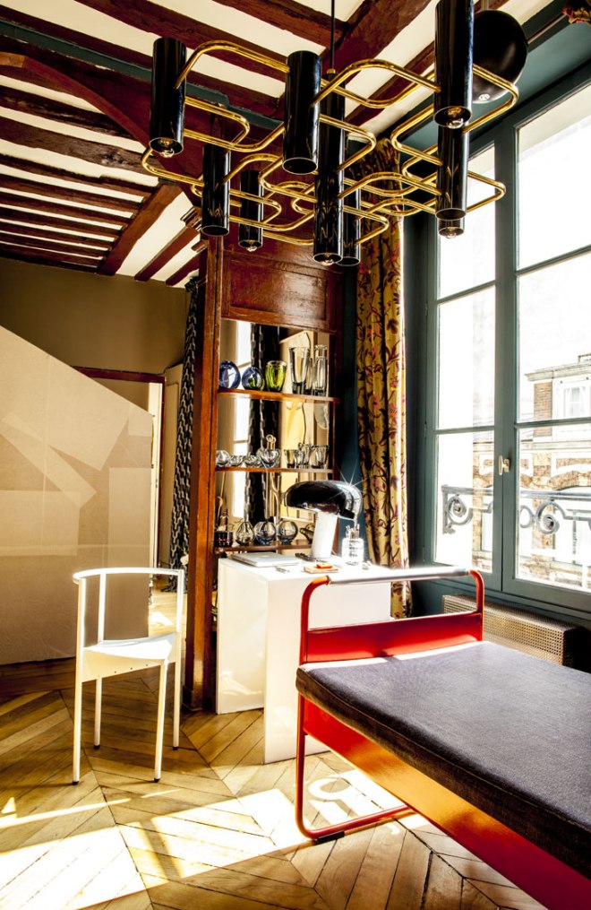 Shinsuke-Kawahara-Whimsical-Paris-Apartment-photo-Matthieu-Salvaing-yatzer-14