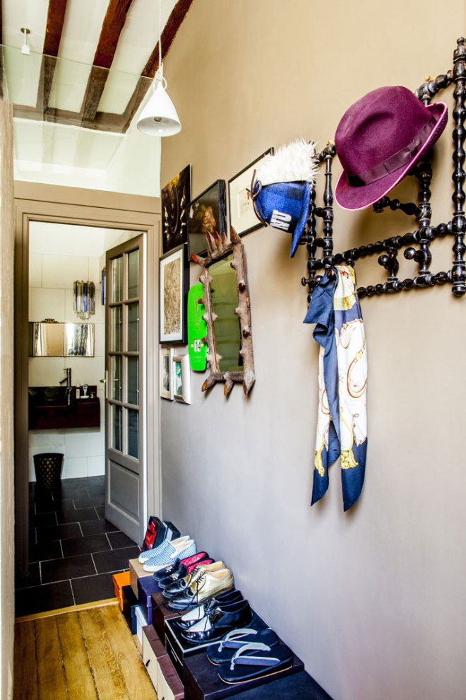 Shinsuke-Kawahara-Whimsical-Paris-Apartment-photo-Matthieu-Salvaing-yatzer-7