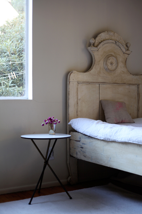 precioso cabecero de madera desgastada / beautiful old headboard