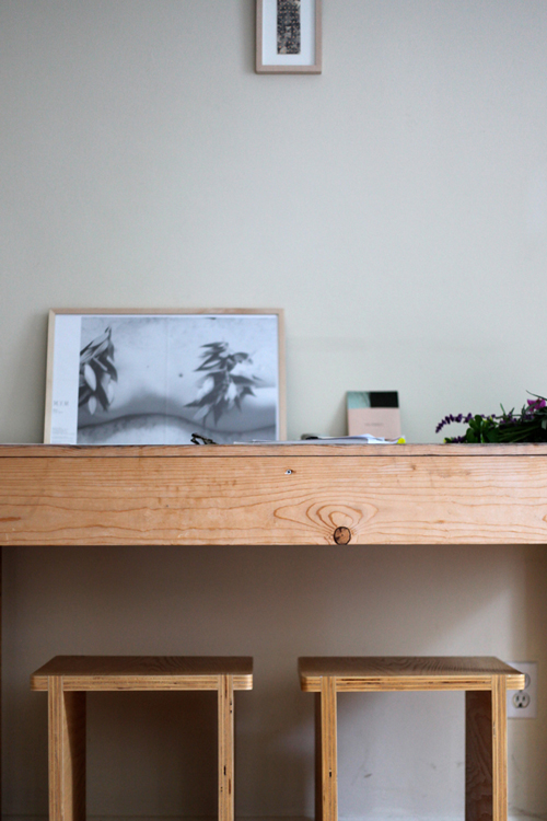 un escritorio de aire japonés / a very japanese desk