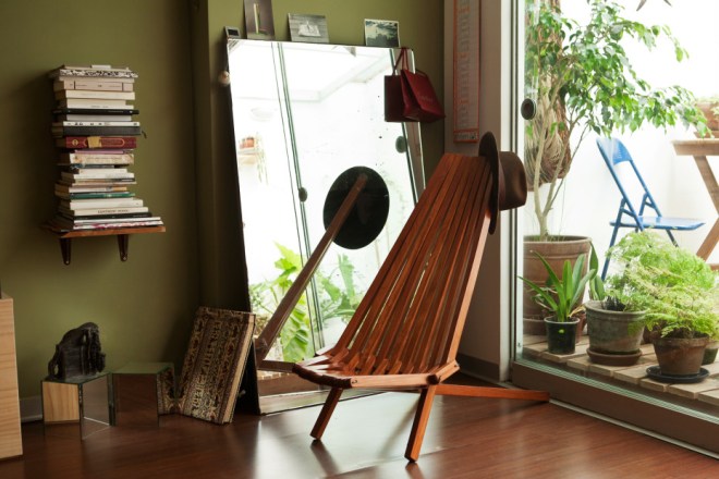 espejo en el estar / mirror in the living room