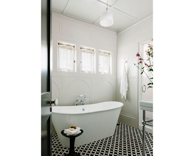 en el baño / in the bathroom