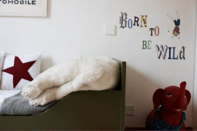 letras en la pared / letters on the wall