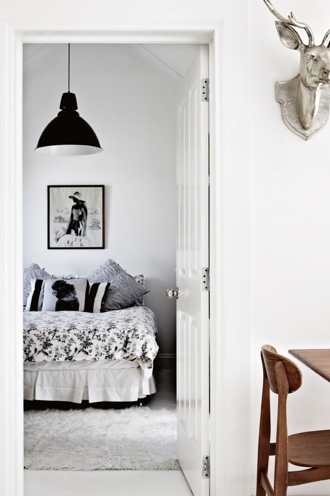 blanco y negro, lámpara de Muuto / black and white with a Muuto lamp