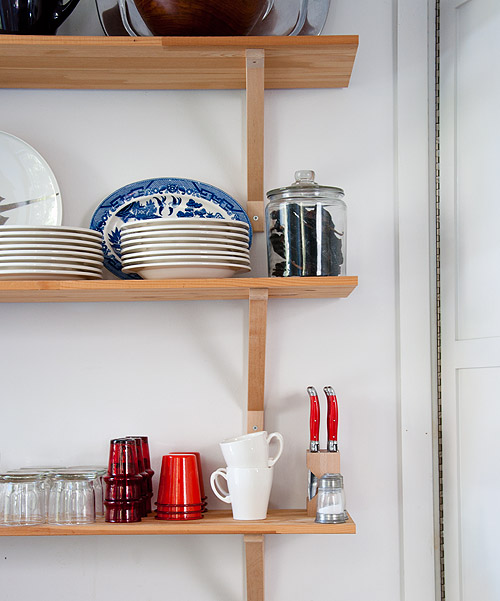 Almacenaje de la cocina en el salón / kitchen storage in the living room