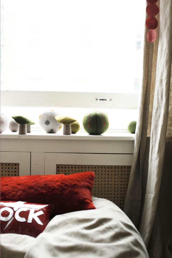 juguetes en la ventana / toys in the window