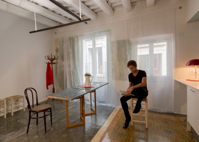 Precioso juego de baldosas hidráulicas originales en la zona de comedor.