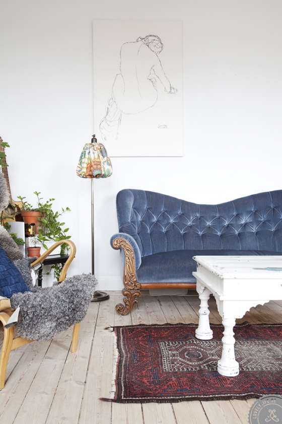 Sofá antiguo en el estar