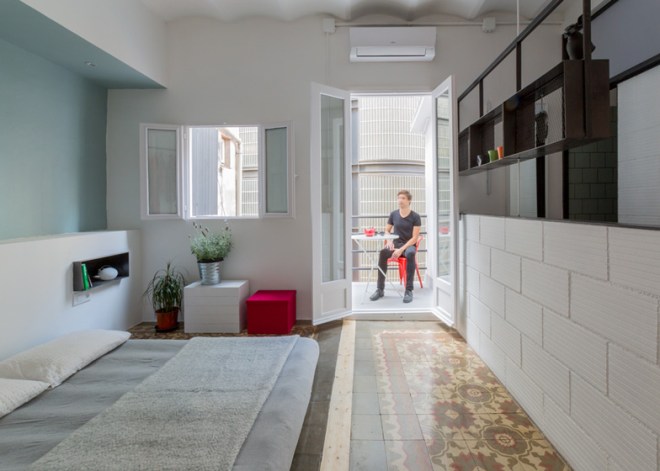 El dormitorio da paso a una terraza.