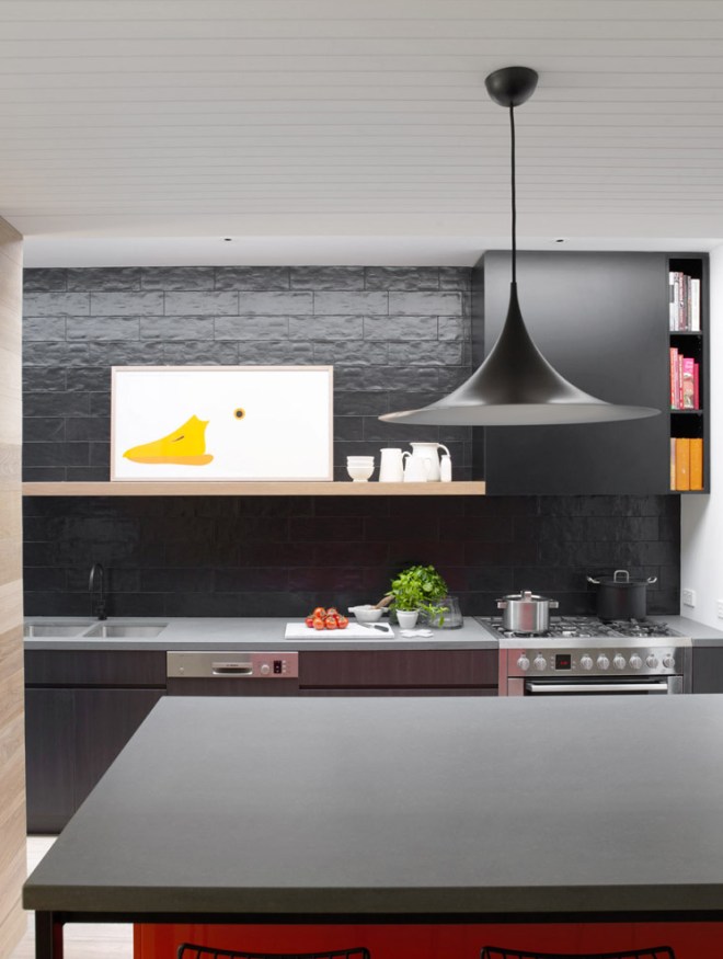 Lámpara de diseño nórdico que combina perfectamente con los elementos nuevos que  se han diseñado para esta vivienda.