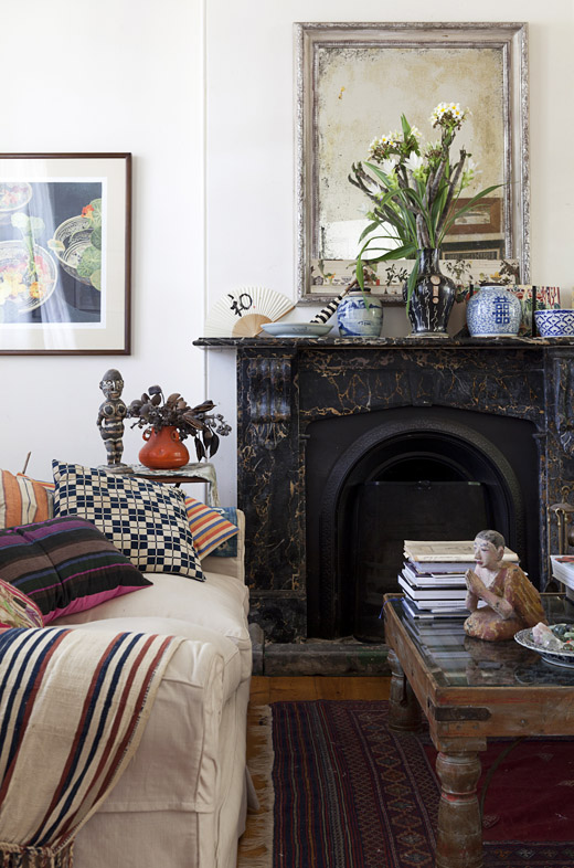 Chimenea en la zona de estar.