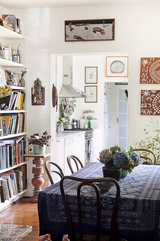 Paso del comedor a la cocina. 