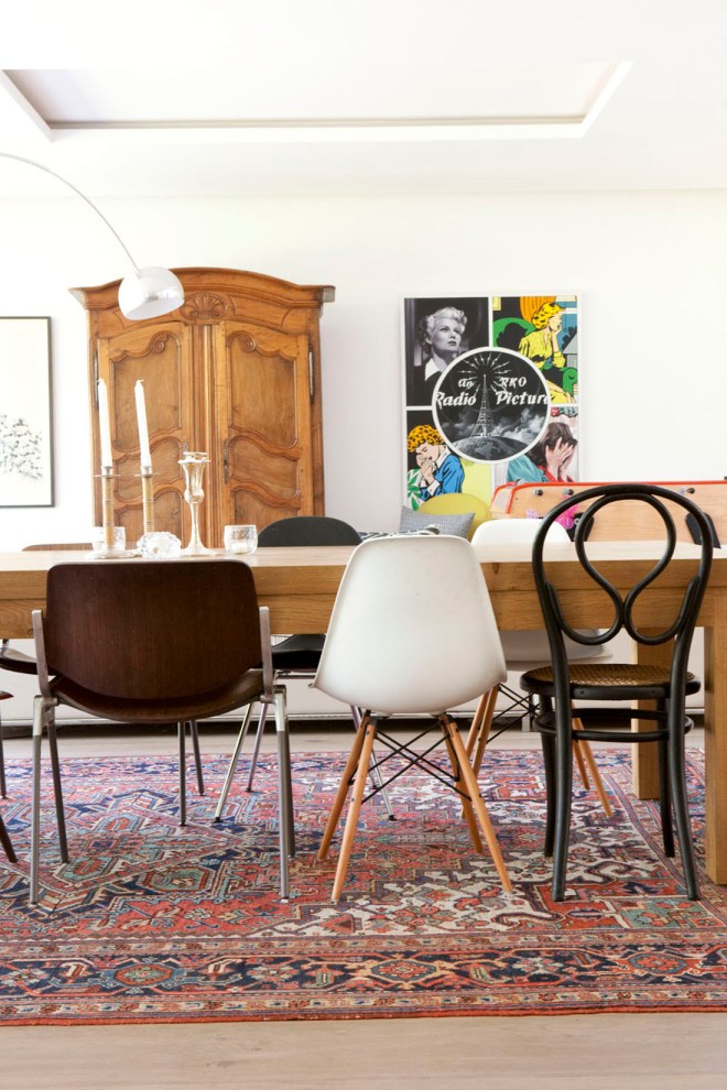 En el comedor se mezclan piezas antiguas con otras más modernas, creando un precioso ambiente.