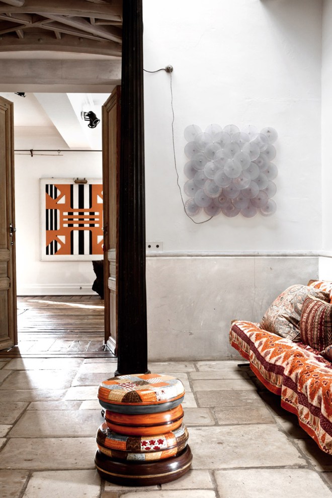 Zona de estar decorada a la manera árabe.