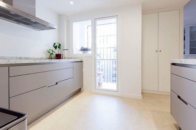 Detalle de la zona de los fuegos con el pocito de apoyo para cocinar.